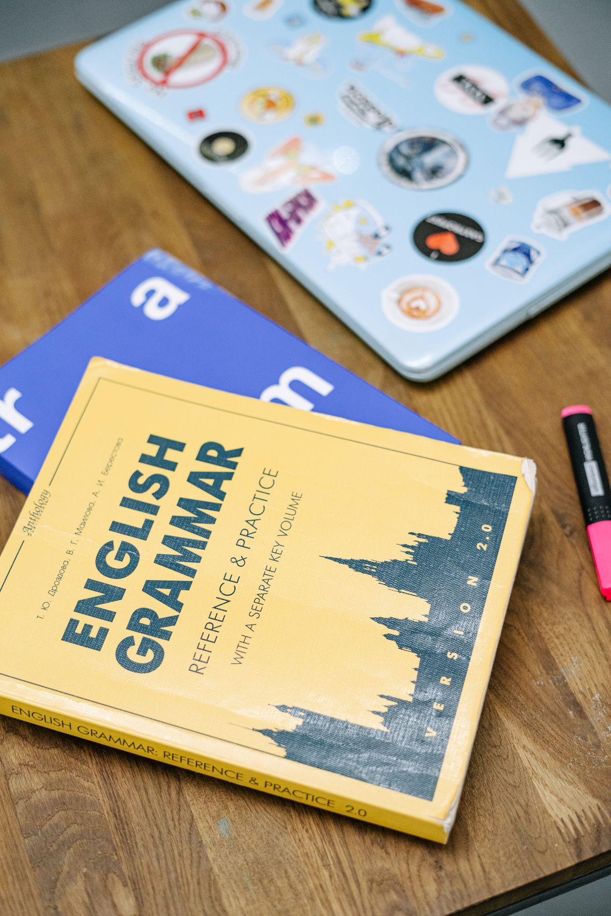 انگریزی کتابیں اور نوٹ بک — انگریزی سیکھنے کا طریقہ
